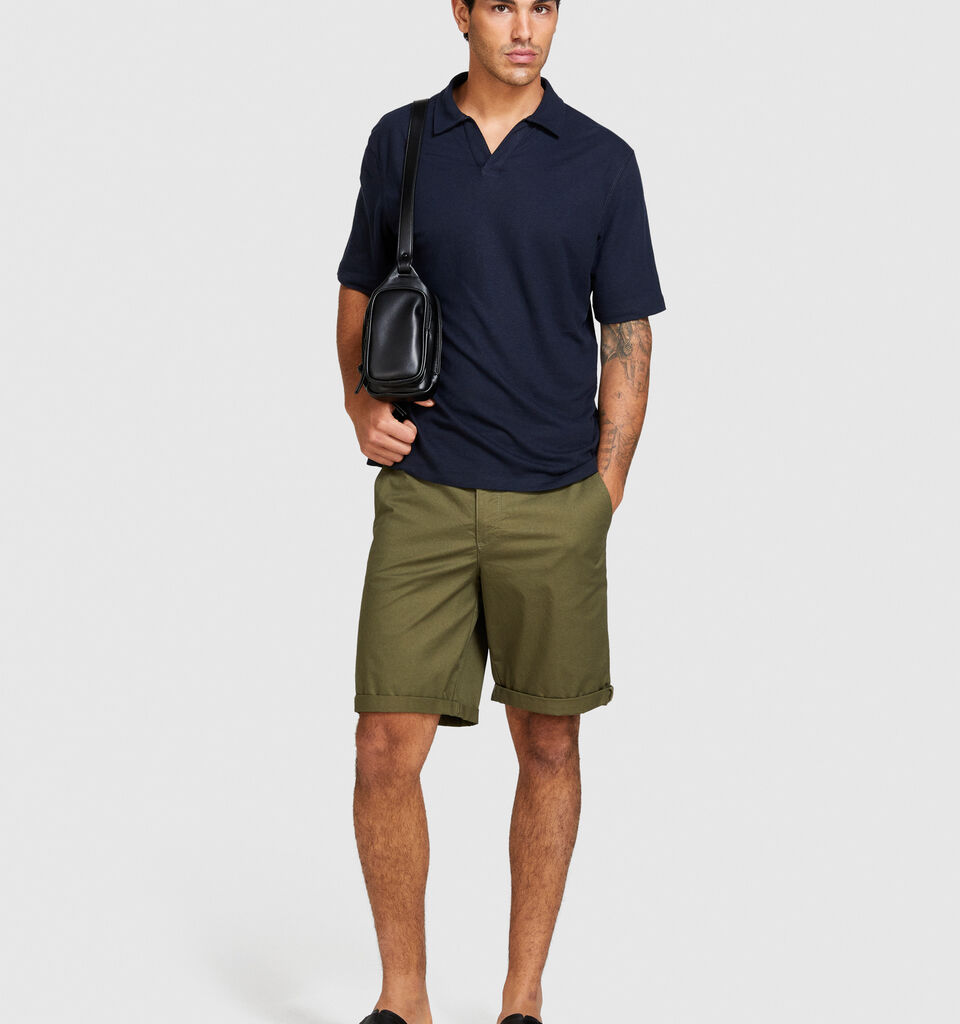 Slim fit bermudas - men's slim fit trousers - Military Green | Sisley image number 1